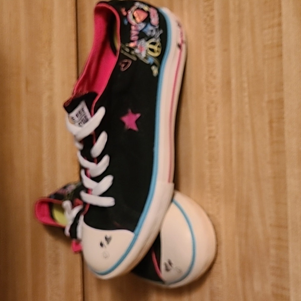 Converse skull and bones doodle shoes